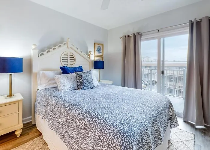 Holiday home Renovated Corner With Ocean View Balcony Fireplace & Shared Pool Ocean City