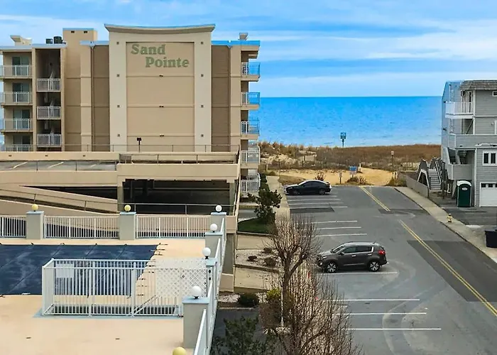 Holiday home Renovated Corner With Ocean View Balcony Fireplace & Shared Pool