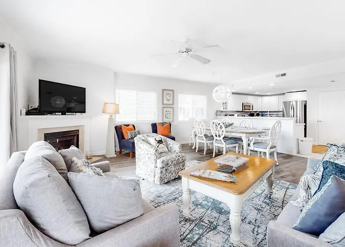Holiday home Renovated Corner With Ocean View Balcony Fireplace & Shared Pool Ocean City