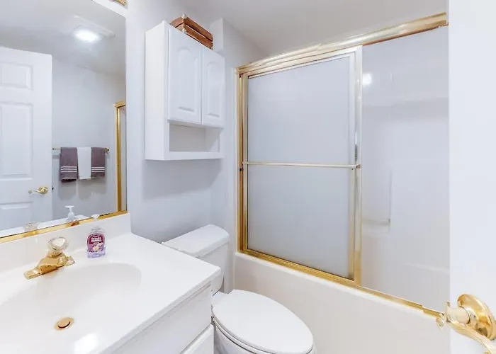 Renovated Corner With Ocean View Balcony Fireplace & Shared Pool Holiday home