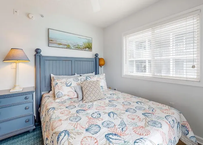 Renovated Corner With Ocean View Balcony Fireplace & Shared Pool * Ocean City