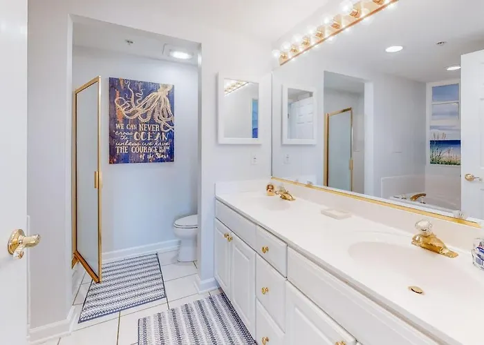 Holiday home Renovated Corner With Ocean View Balcony Fireplace & Shared Pool Ocean City