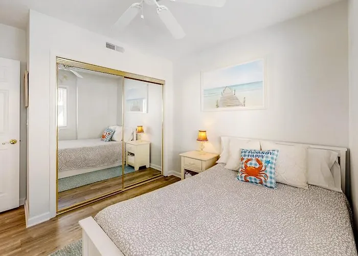 Renovated Corner With Ocean View Balcony Fireplace & Shared Pool Holiday home *