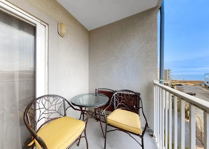 Holiday home Renovated Corner With Ocean View Balcony Fireplace & Shared Pool